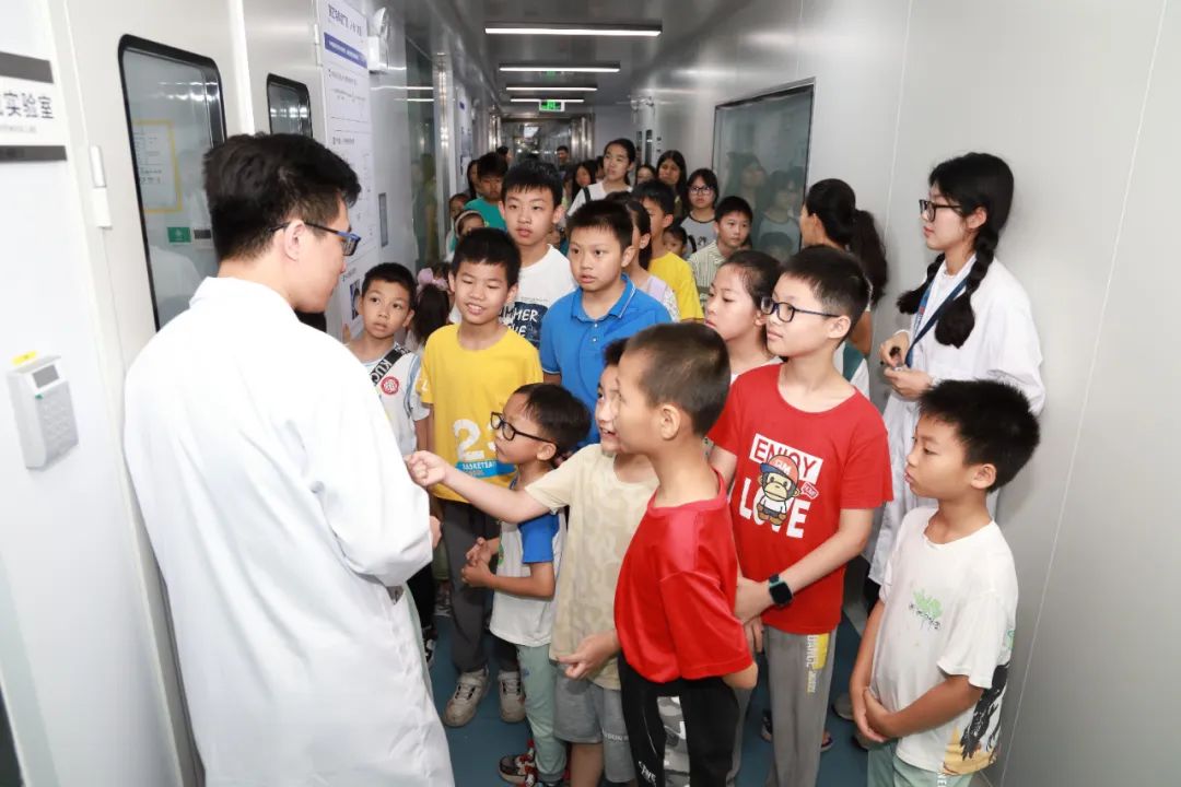 轉(zhuǎn)載||錨定“攀高計(jì)劃”目標(biāo)，風(fēng)華正茂啟新程——呂永鐘帶隊(duì)到風(fēng)華高科調(diào)研