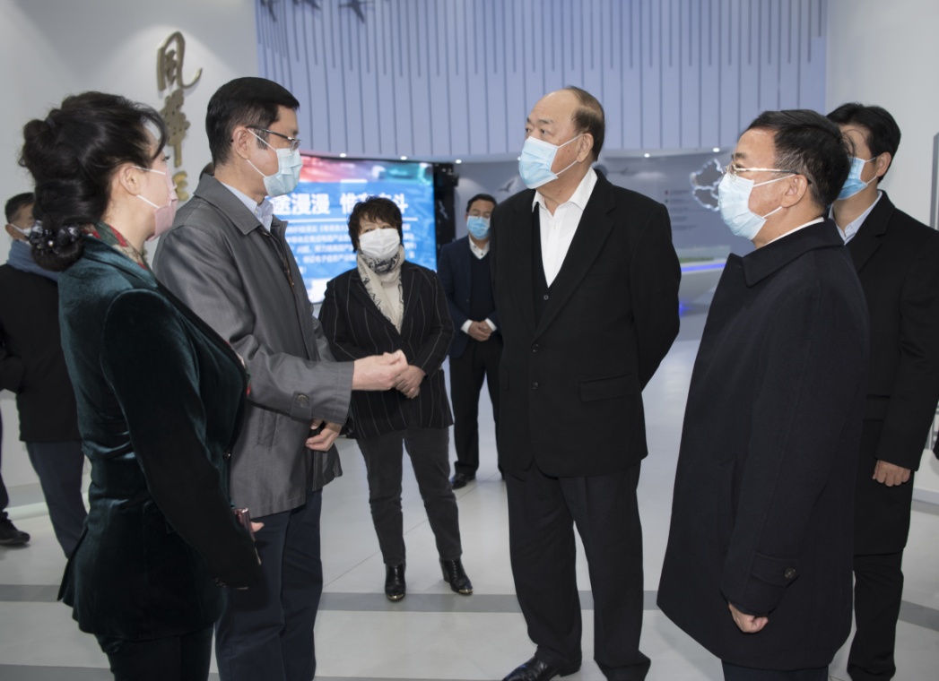 澳門特區(qū)行政長官賀一誠率團考察風華高科