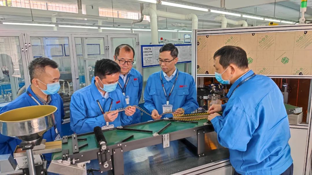 【奮斗風(fēng)華】夙興夜寐抓項(xiàng)目，挑燈夜戰(zhàn)謀發(fā)展